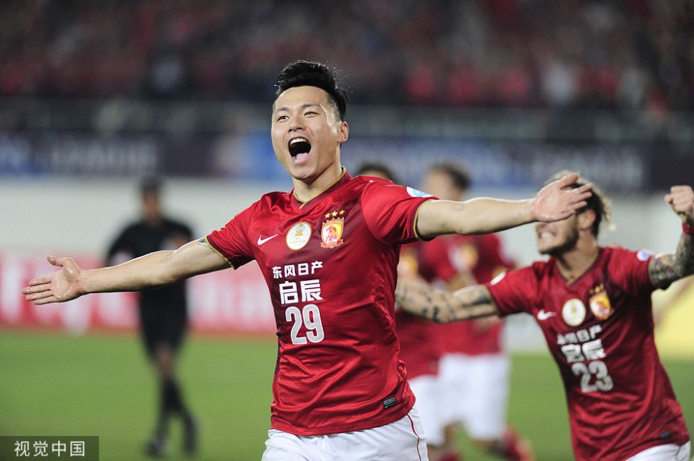 阿森纳希望与这位25岁的日本后卫签下新合同，斯基拉指出，双方距离续约至2028年仅一步之遥。